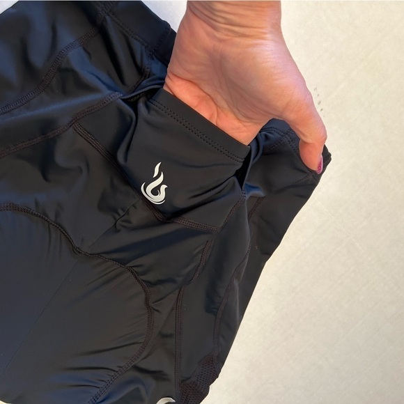Beroy Cycling padded black shorts w/small pocket on back side. Sz L.   Q12 - Picture 3 of 13